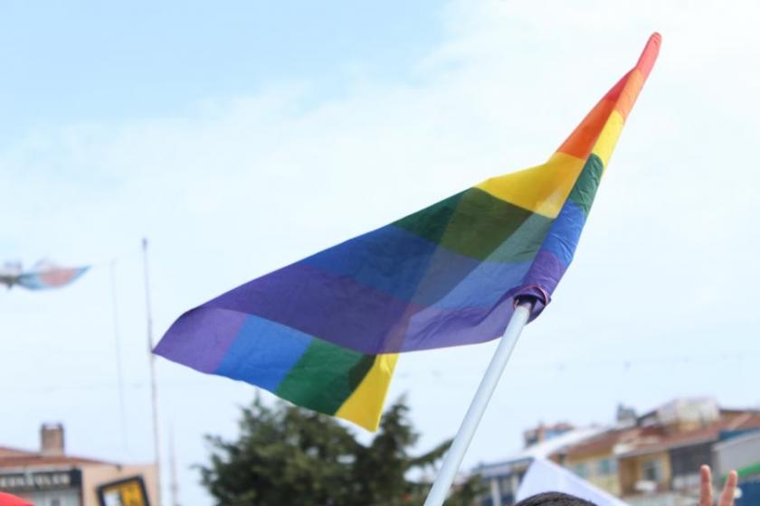 İzmir'de Yeni Akit'in hedef gösterdiği LGBTİ+ etkinliği iptal edildi