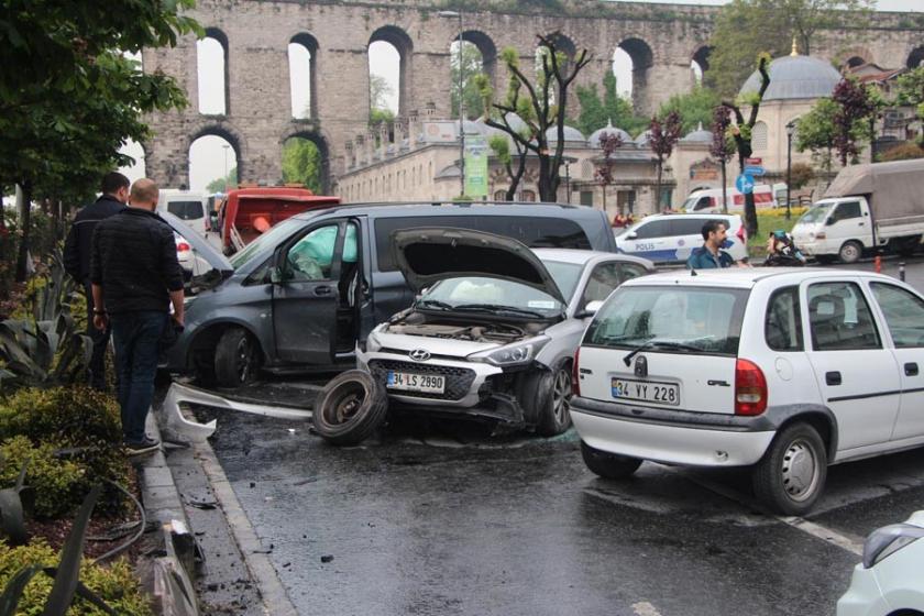 Fatih'te zincirleme trafik kazası: 2 yaralı