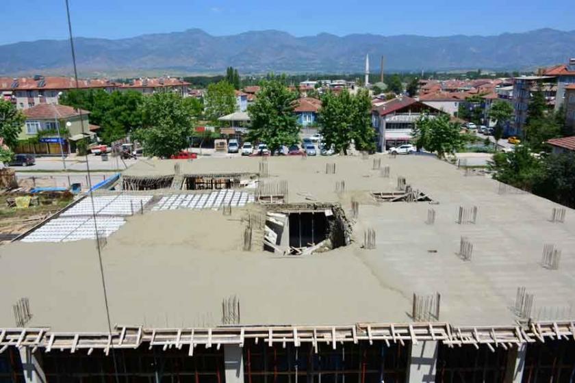 Tokat Erbaa'da beton dökülen inşaatta çökme: 2 işçi yaralandı