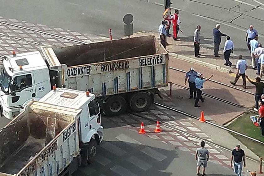 Meral Akşener: Çöp kamyonu önümüzü kesti