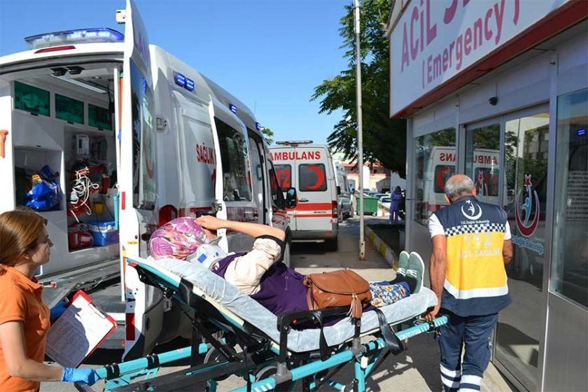 Aksaray'da işçi servisi TIR'la çarpıştı, 20 kişi yaralandı