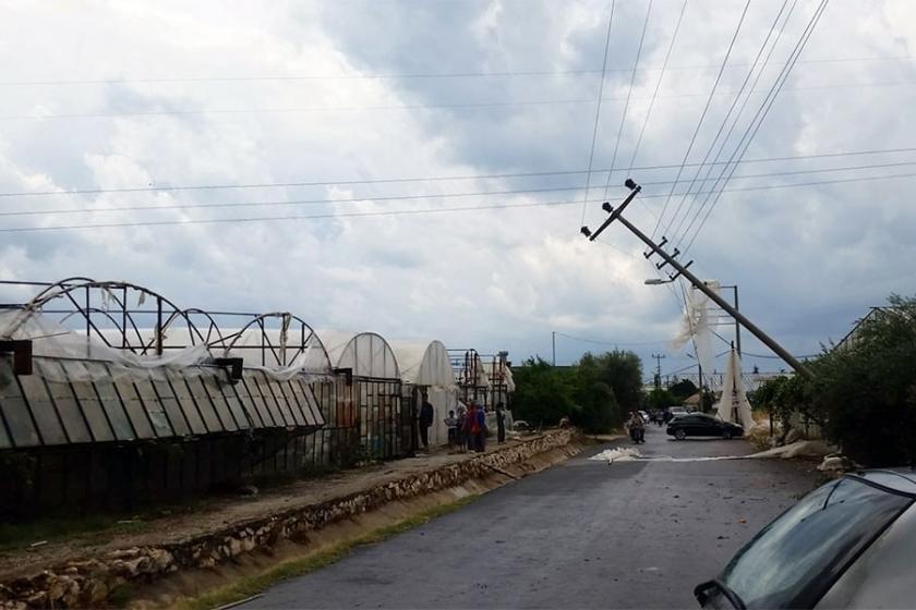 Antalya'da fırtına ve dolu tarım alanlarını vurdu