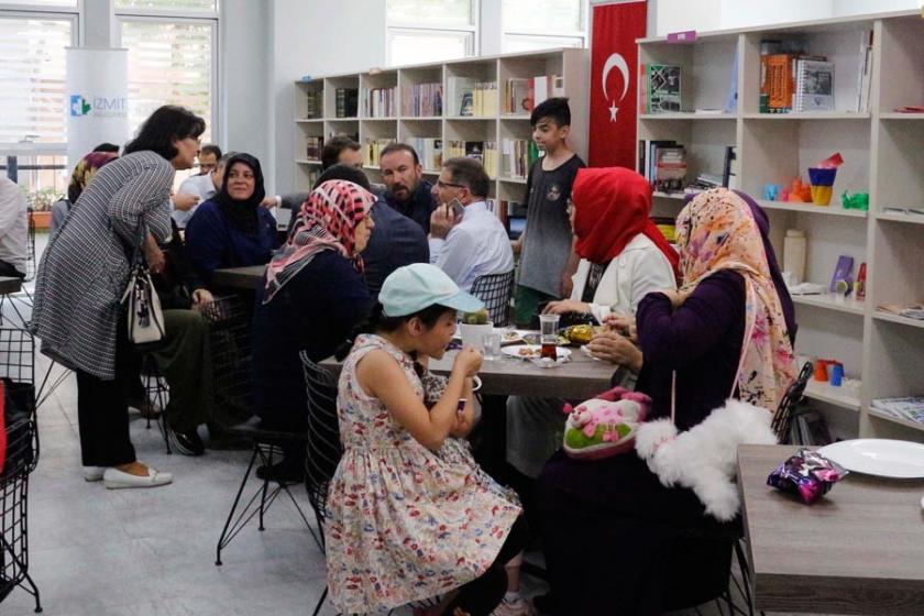 'Kıraathanelerle kadınlar kamusal alandan uzaklaştırılacak'