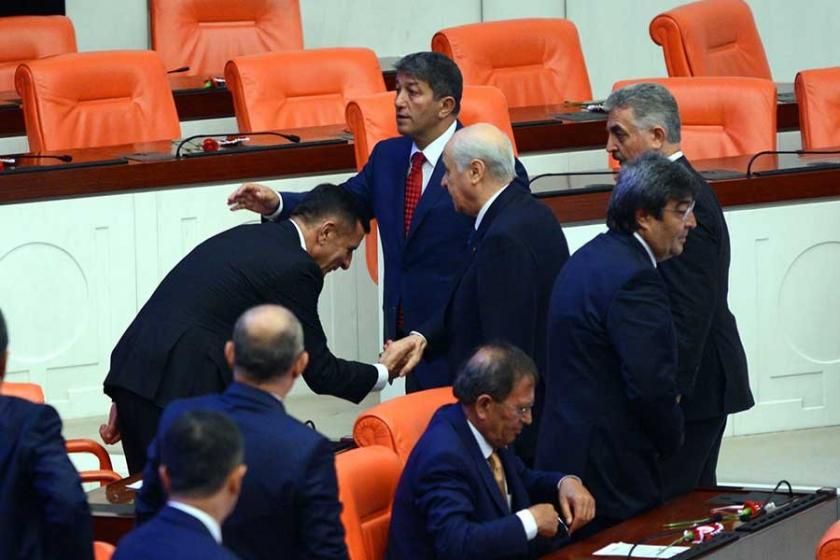 İYİ Parti Milletvekili Hayati Arkaz, MHP'ye geçti: Benim için onurdur