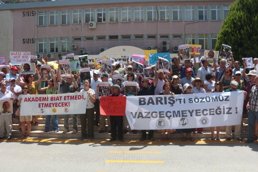 DEÜ'den ihraç edilen barış akademisyenleri: İmzamızın arkasındayız