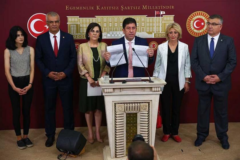 CHP’de liderlik yarışı resmen başladı: TBMM'de imza açıklaması