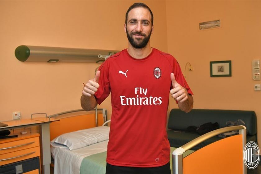 Gonzalo Higuain resmen Milan'da