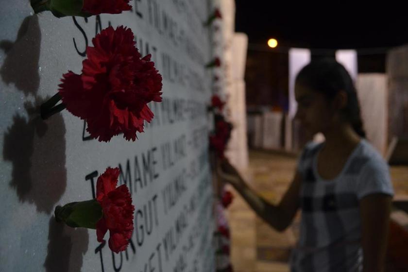 17 Ağustos Depremi'nde yaşamını yitirenler anılıyor