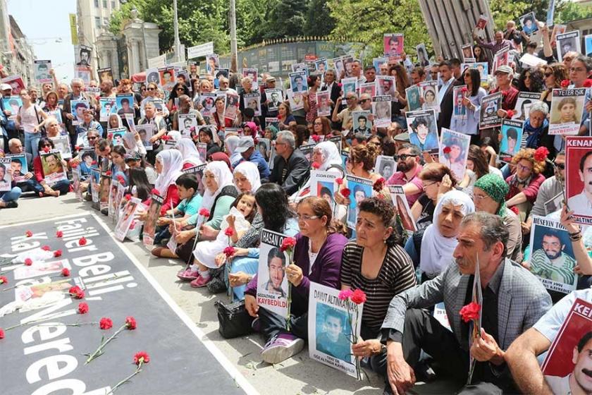 ‘Cumartesi annelerinin  eylemi gözaltında  kayıpları durdurdu’