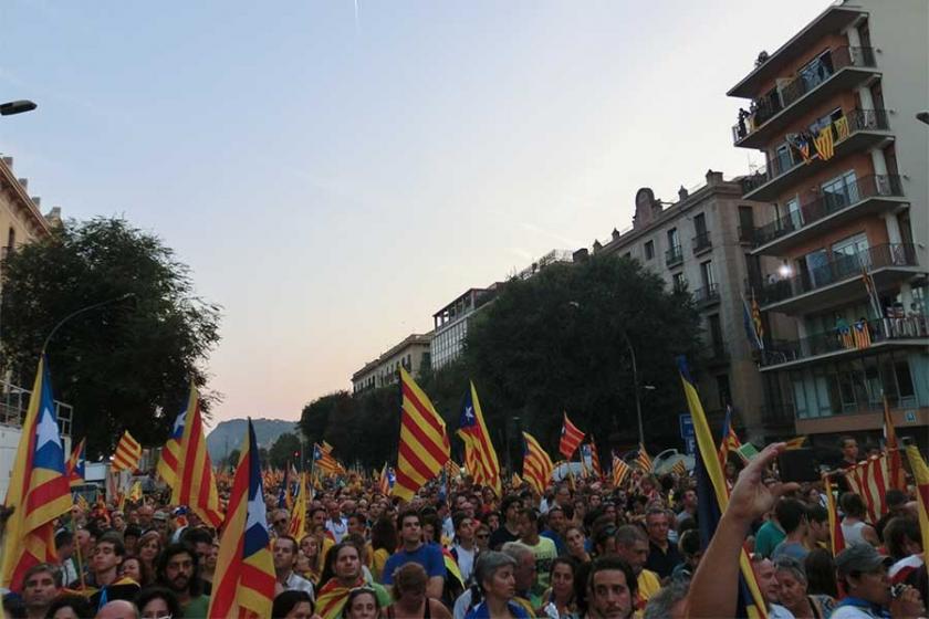 Katalonya’da hükümete karşı protesto: 77 yaralı, 12 gözaltı