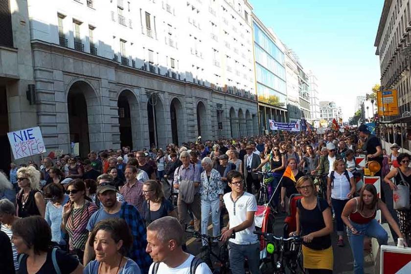 Berlin'de ırkçılığa karşı 250 bin kişi sokağa çıktı