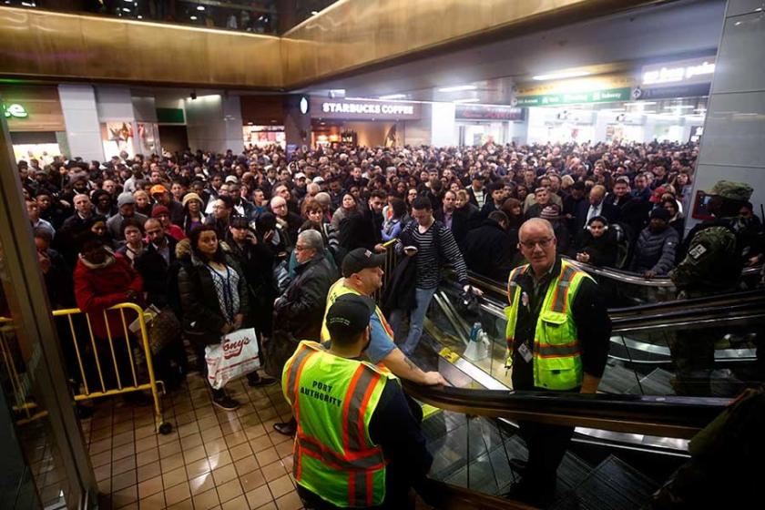 New York'ta kar fırtınası nedeniyle yüzlerce kişi mahsur kaldı