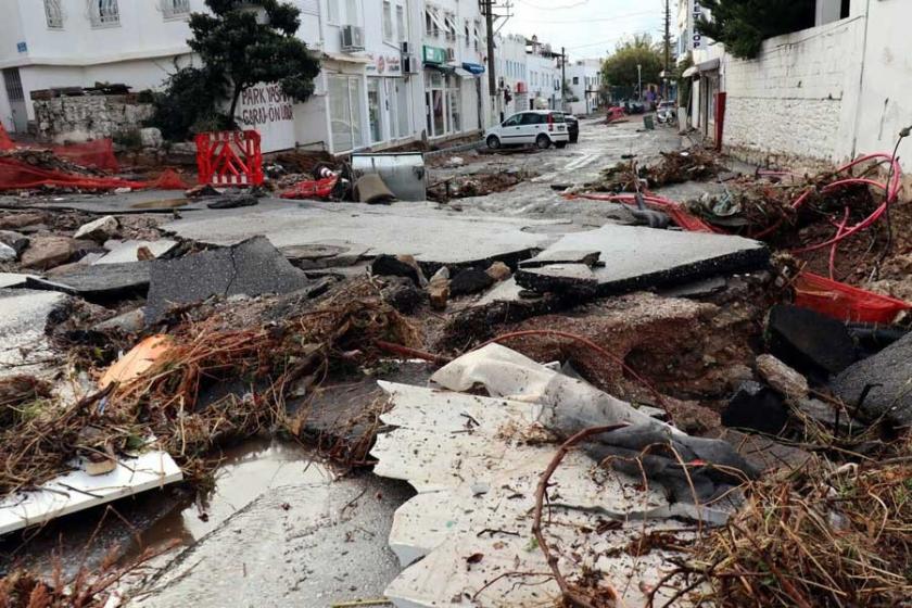 Bodrum'da sel: Sokaklar savaş alanına döndü, evleri su bastı