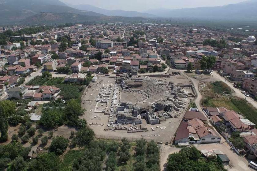 İznik Roma Tiyatrosu üç katlıymış