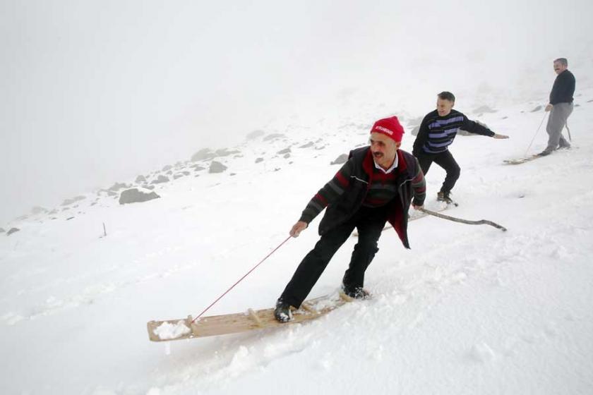 Rize Meşeköy'de 200 yıllık tahtalı kayak geleneği