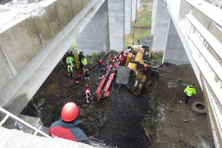 İstanbul’da beton mikseri viyadükten uçtu: Sürücü yaşamını yitirdi