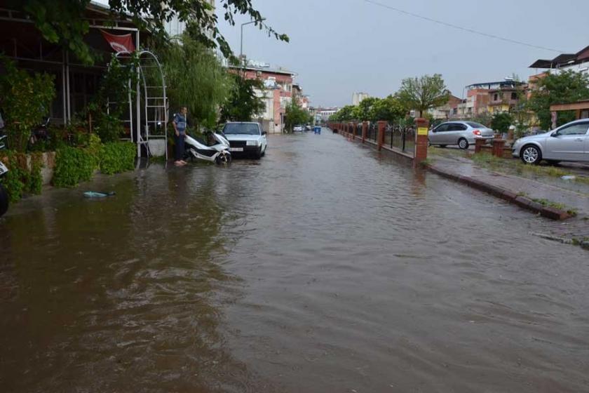 Mersin'de eğitim-öğretime yağmur engeli