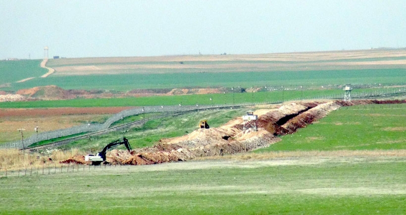 Türkiye, Rojava sınırına hendek kazıyor