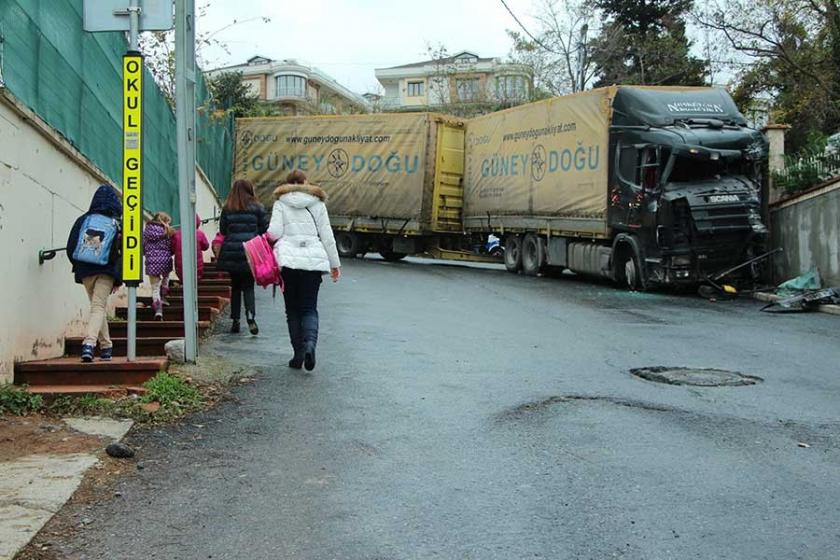 İstanbul’da bir TIR okul duvarına çarptı