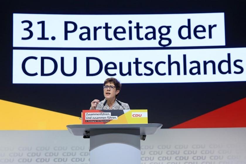 Almanya'da Merkel'in halefi seçilen Annegret Kramp-Karrenbauer kimdir?