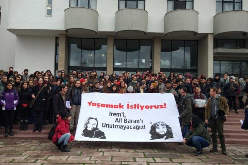 ODTÜ'de öğrenciler 'Yaşamak istiyoruz' diyerek rektörlüğe yürüdü