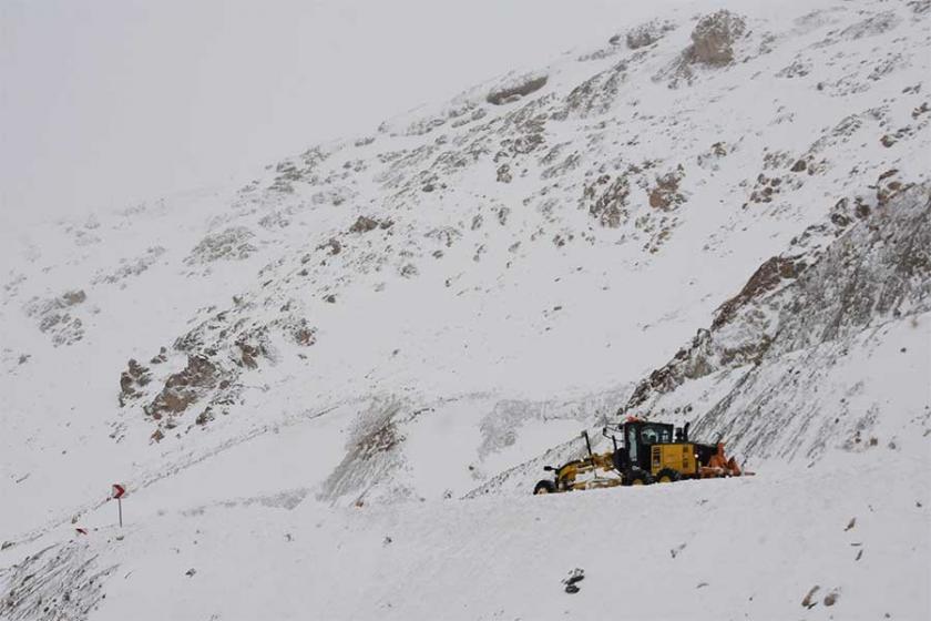 Çorum, Kars Sarıkamış, Van Başkale ve Bahçesaray'da eğitime kar engeli