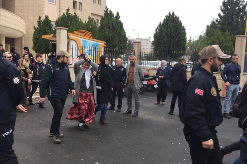 Urfa'da açlık grevine destek veren 5 kişi tutuklandı