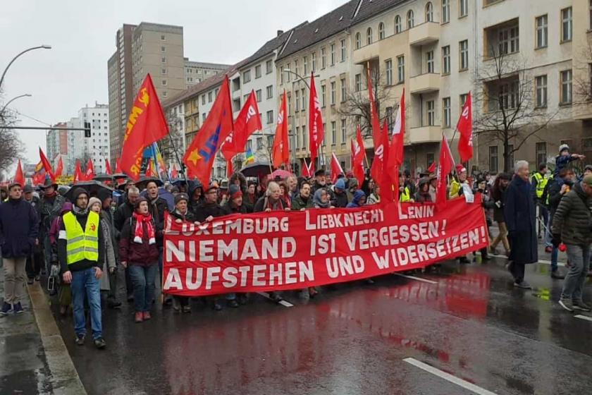 Berlin’de on binler Rosa Luxemburg ve Karl Liebknecht'i andı