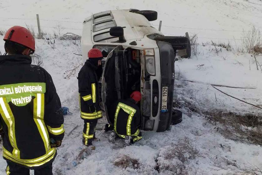 Denizli'de işçi servisi devrildi: 12 yaralı