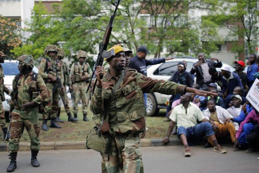 Zimbabve’de ekonomi ve liderlik krizi var