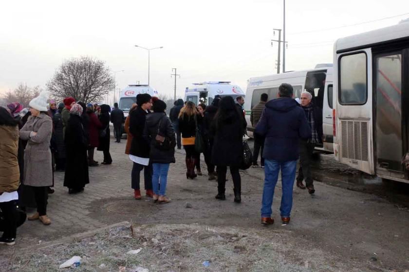 Erzincan'da servisler çarpıştı: 3 yaralı