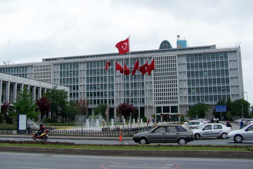 İşten çıkarılan İstanbul Büyükşehir Belediyesi çalışanları oturma eylemine başlıyor