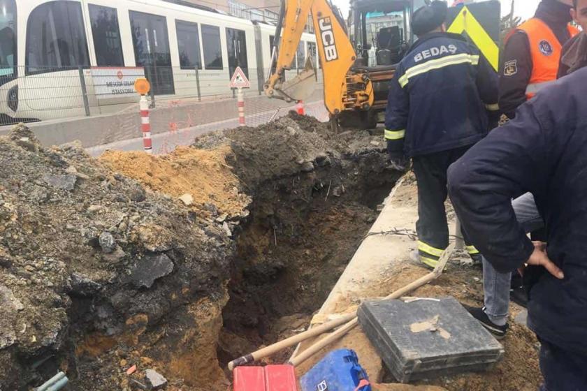 Sultangazi'de altyapı çalışması sırasında 1 işçi toprak altında kaldı