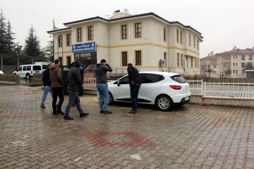 Barışma bahanesiyle buluştuğu kadını bacaklarından vurup kaçtı