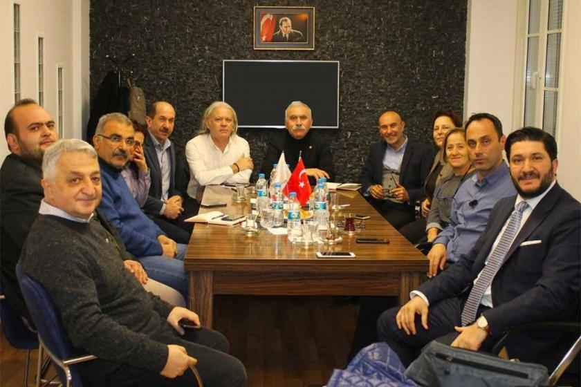 İzmir emek ve meslek örgütleri CHP adayı Tunç Soyer ile toplantı yaptı