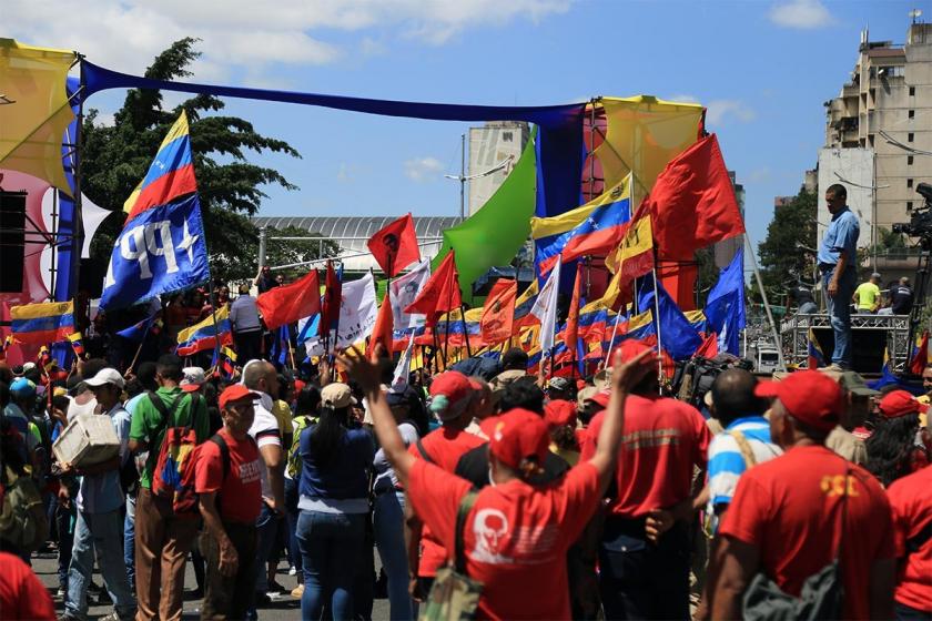 Venezuela Savunma Bakanı: Kukla yönetim için cesedimizi çiğnemeliler