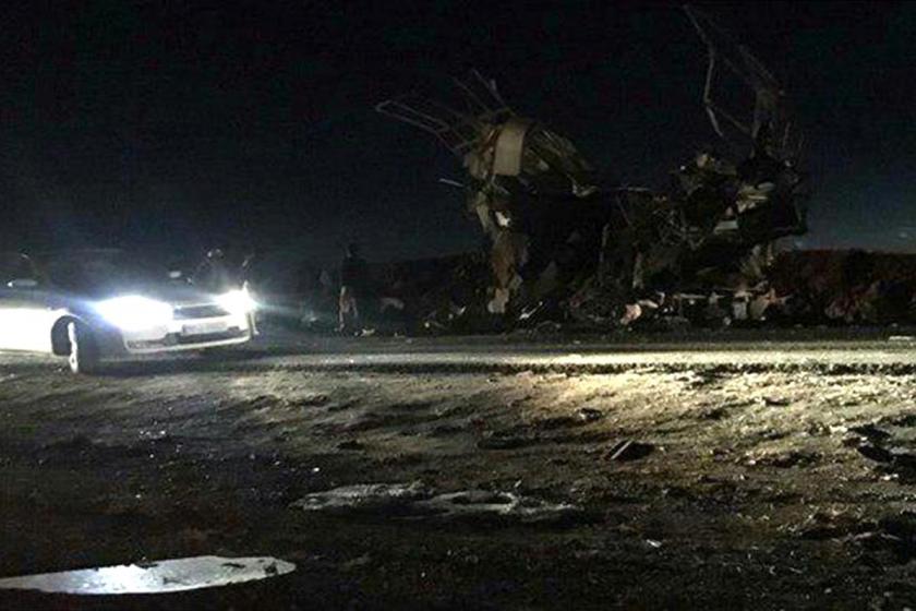 İran devrim muhafızlarını taşıyan otobüse bombalı saldırı: 27 ölü