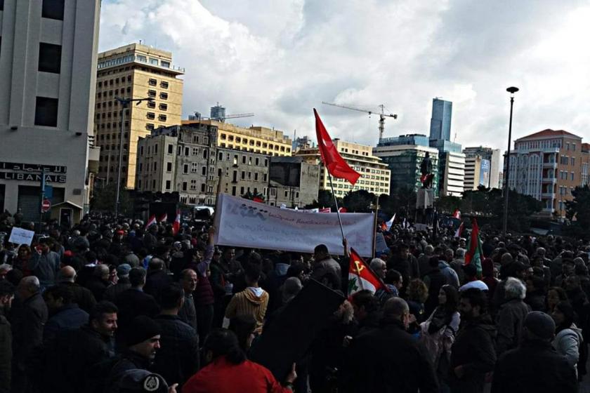 Lübnanlılar protesto için toplanmış