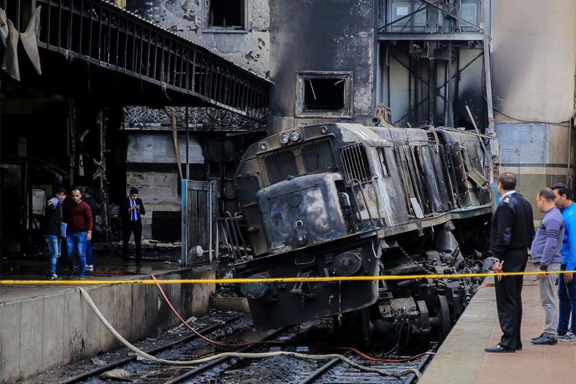 Mısır’da tren istasyonunda yangın: 25 ölü