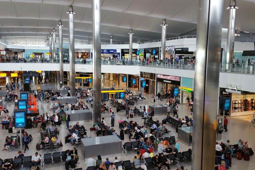 Londra'da havalimanı ve metro yakınlarında patlayıcı bulundu