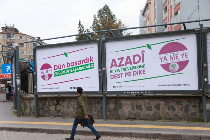 HDP'nin Siirt’te afişleri toplatıldı, Esenler'de aracına saldırıldı