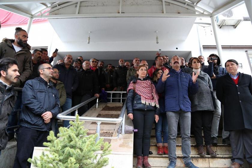 Dersim Belediye Başkanı Fatih Mehmet Maçoğlu mazbatasını aldı