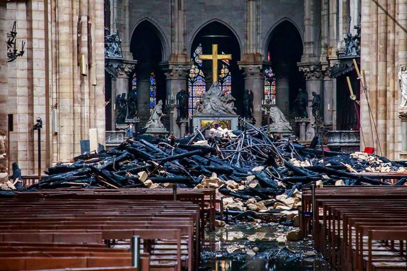 Paris’in simgelerinden Notre Dame Katedrali'nde yangın çıktı