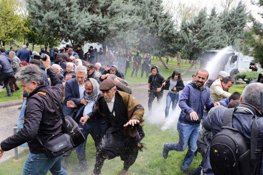 Diyarbakır'da HDP’nin açıklamasına müdahale: Milletvekili yaralandı