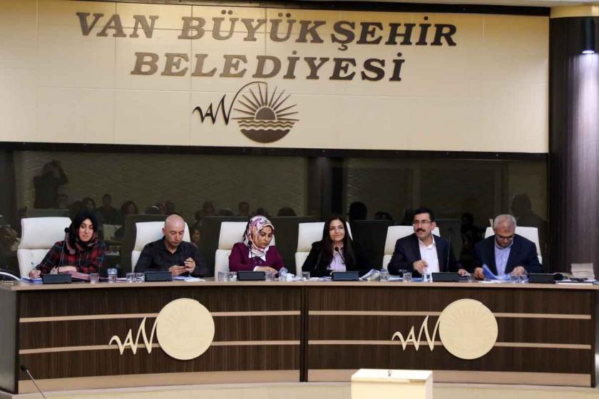 Van’ın üç ilçe belediyesinden HDP'li 9 meclis üyesi uzaklaştırıldı