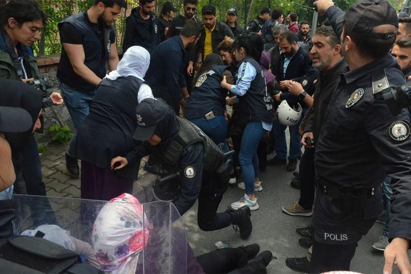 Bakırköy'de mahpus aileleri ve avukatlar darbedilerek gözaltına alındı