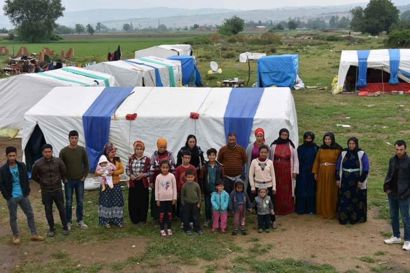 Bursa'da mevsimlik tarım işçilerinin çadırda süren zorlu yaşamı ...