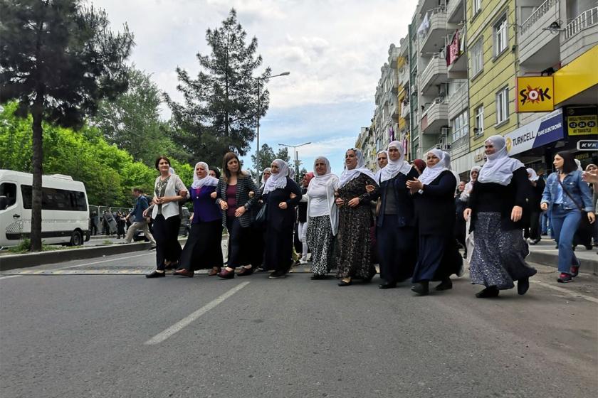 Diyarbakır’da açıklama yapmak isteyen annelere yine polis engeli