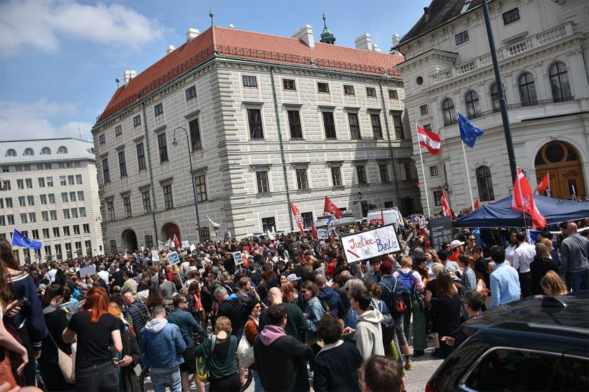 Avusturya’da iktidar ortağı FPÖ’nün bakanları istifa etti