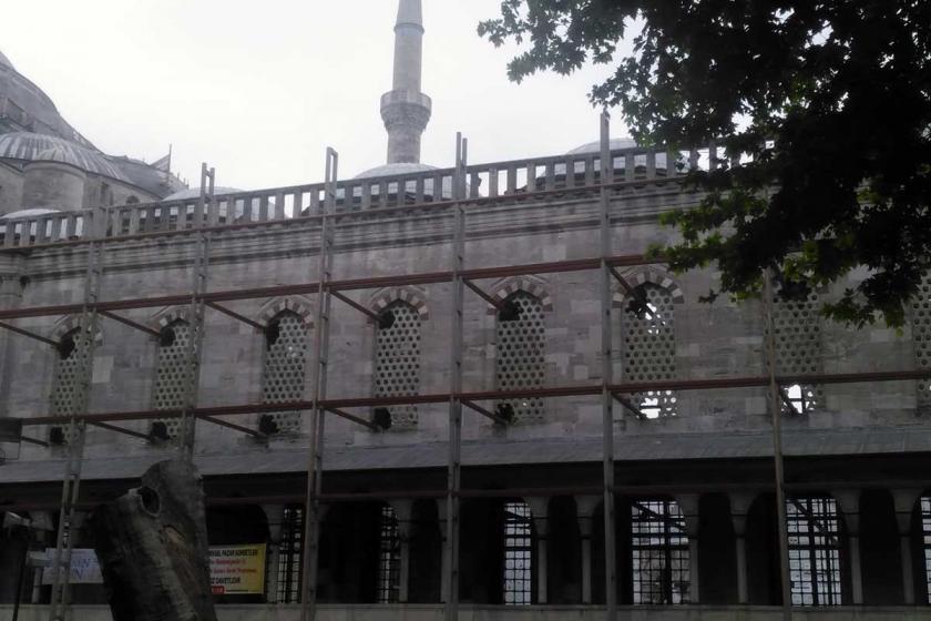 Sultanahmet Camisi restorasyonunda pencerelerin kırılması tepki çekti